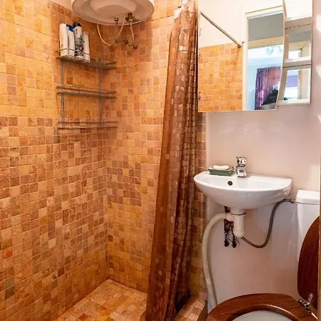 Artists Near Telliskivi Creative Centre Appartement